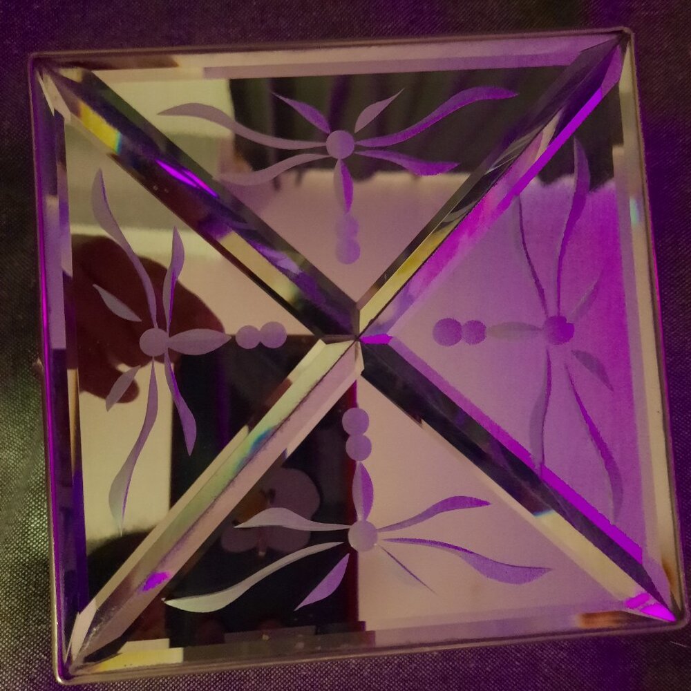 Jewelry glass box